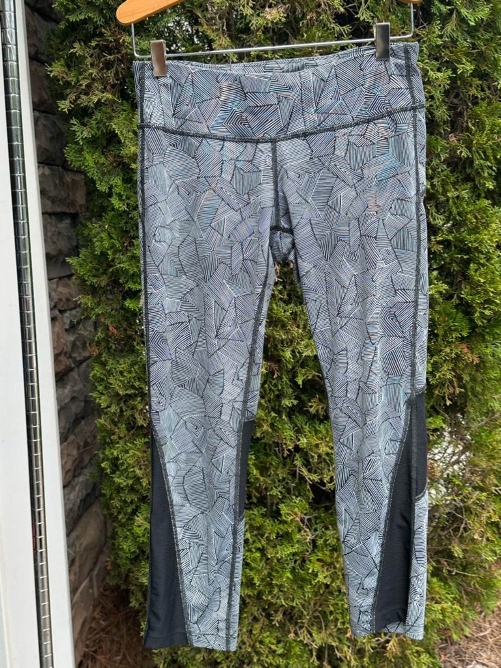 Nike Dri Fit Black and White Geometric Mesh-Panel Leggings
